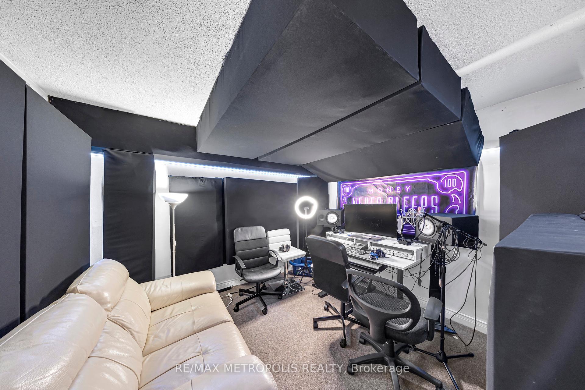 4 Bedrooms Condo at 2550 Birchmount, Toronto For sale