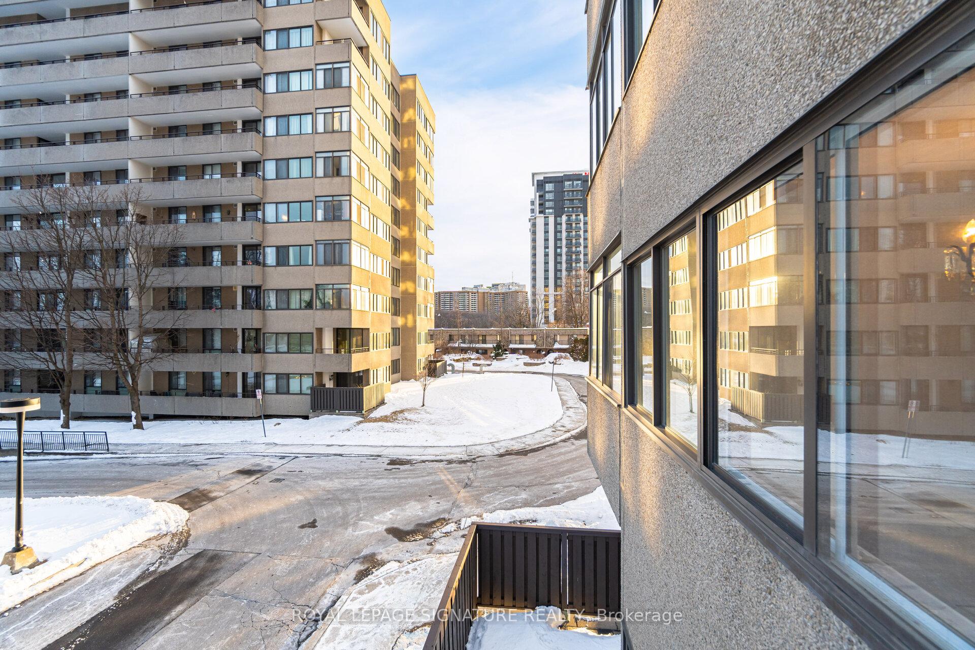 4 Bedrooms Condo at 1300 Mississauga Valley,  Mississauga For sale