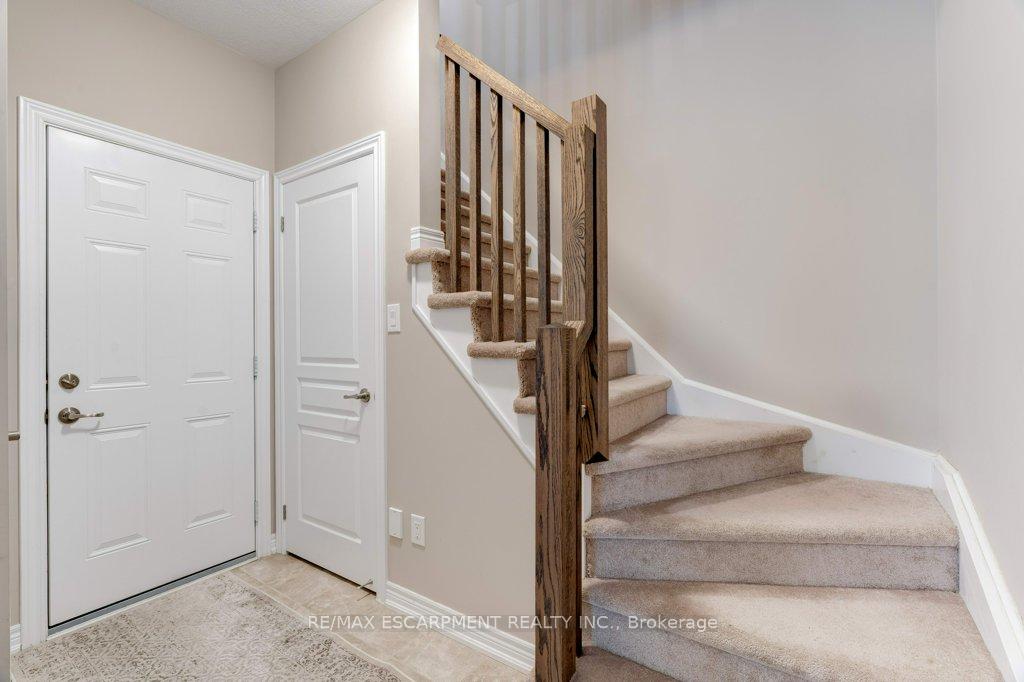 2 Bedrooms Condo at 257 Parkside, Hamilton For sale