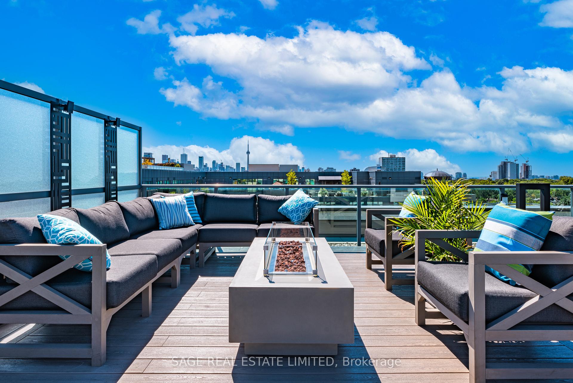 3 Bedrooms Condo at 377 Madison,  Toronto For sale
