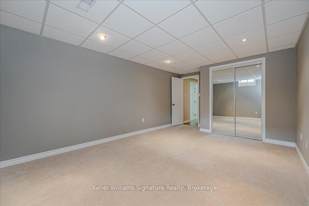 3 Bedrooms Condo at 2055 Walkers,  Burlington For sale