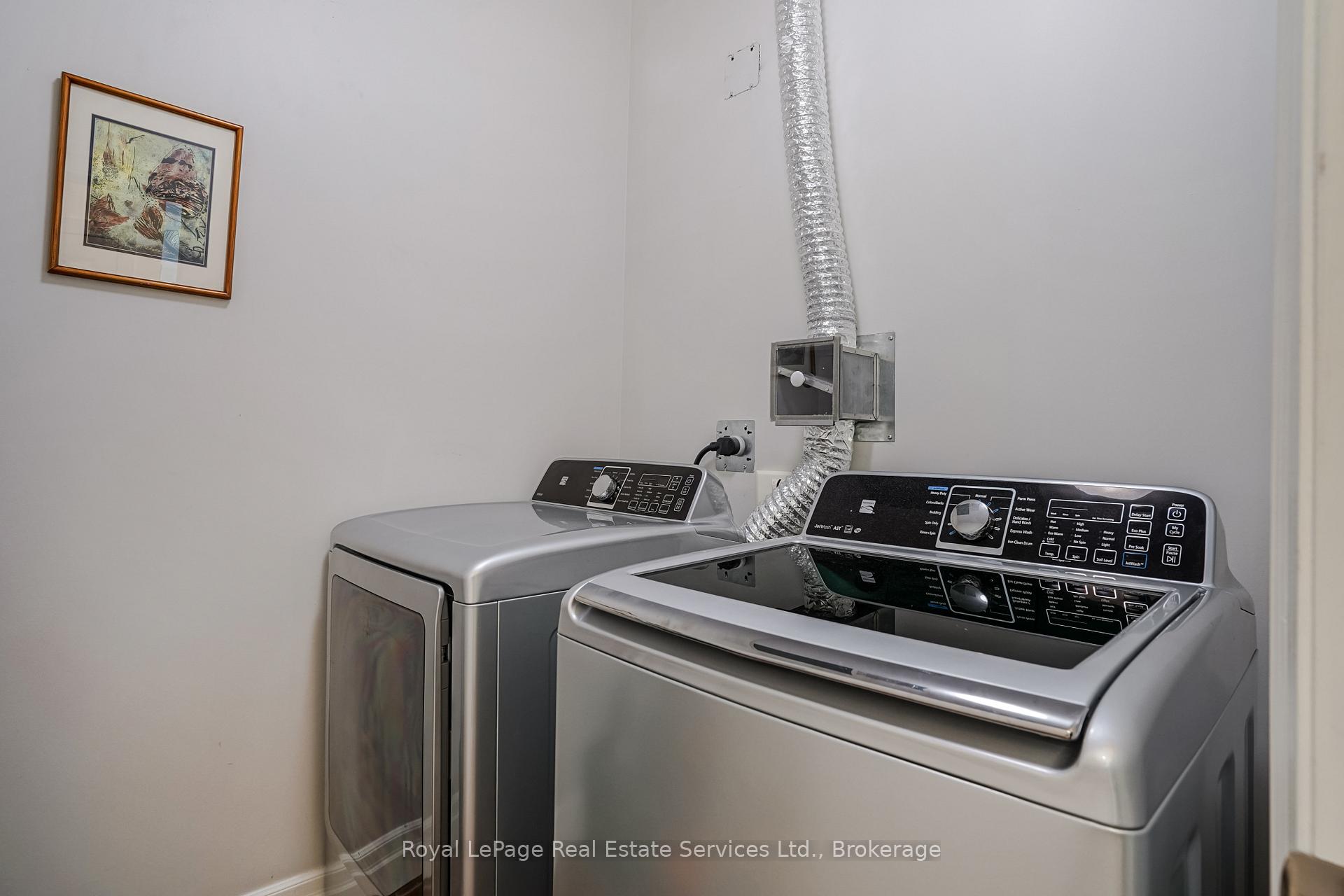 2 Bedrooms Condo at 360 Pearl, Burlington For sale