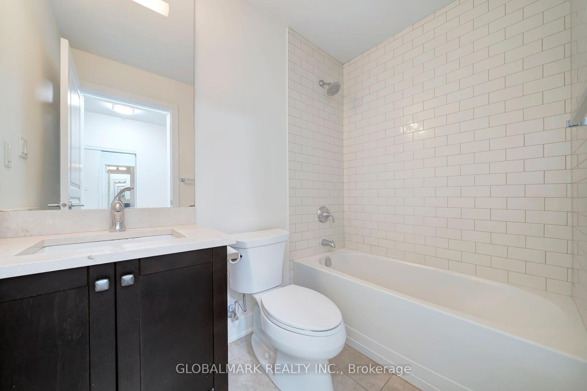 2 Bedrooms Condo at 128 Garden, Oakville For sale