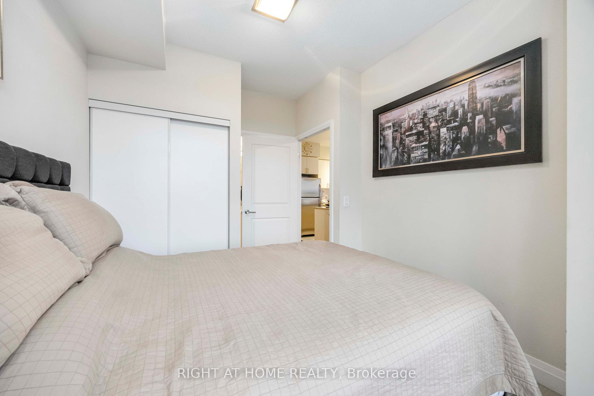 2 Bedrooms Co-op at 520 Steeles, Vaughan For sale