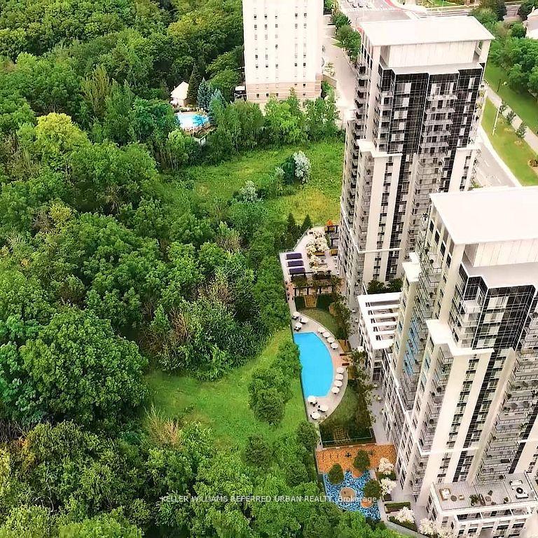 2 Bedrooms Condo at 202 Burnhamthorpe, Mississauga For sale