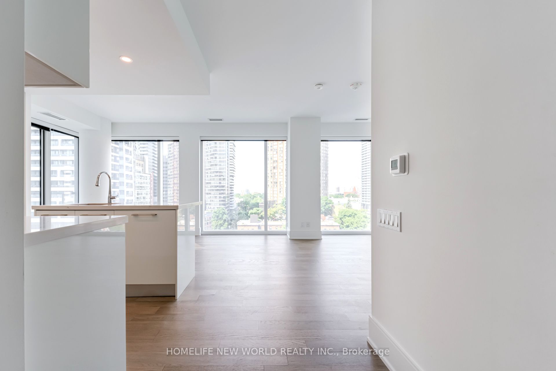 1 Gloucester Street, #915