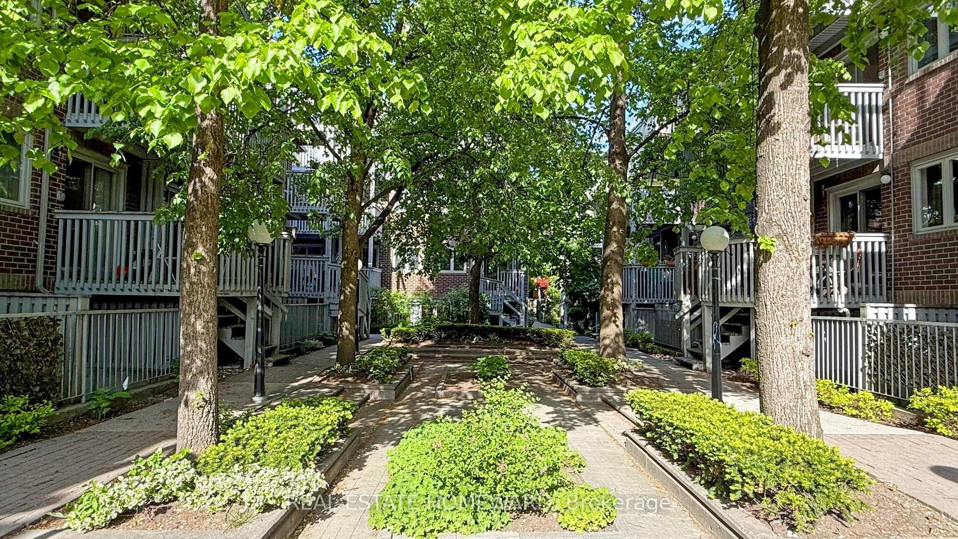 2 Bedrooms Condo at 895 Adelaide, Toronto For sale