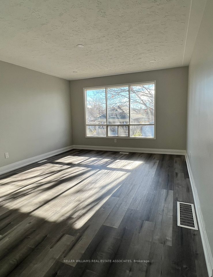 22 St James Unit B