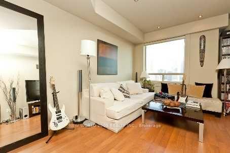 2 Bedrooms Condo at 633 Bay,  Toronto For sale