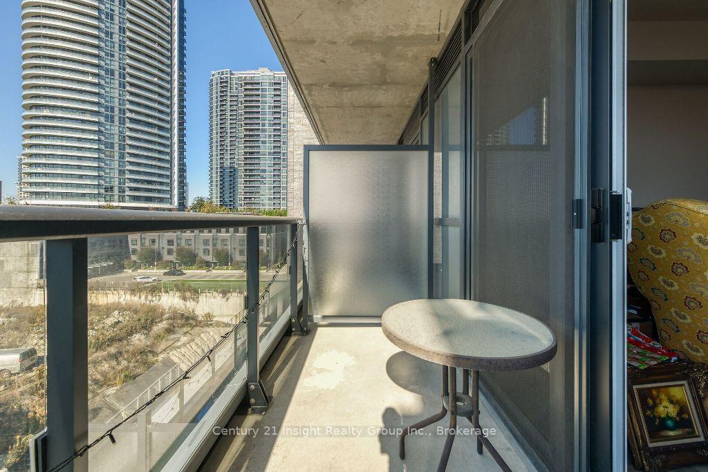 1 Bedroom Condo at 10 Gibbs,  Toronto For sale
