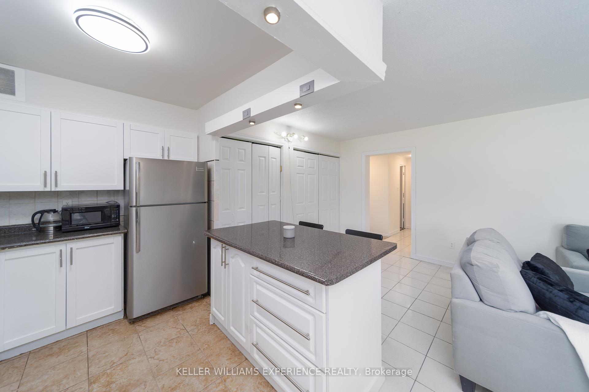 2 Bedrooms Condo at 180 Markham, Toronto For sale