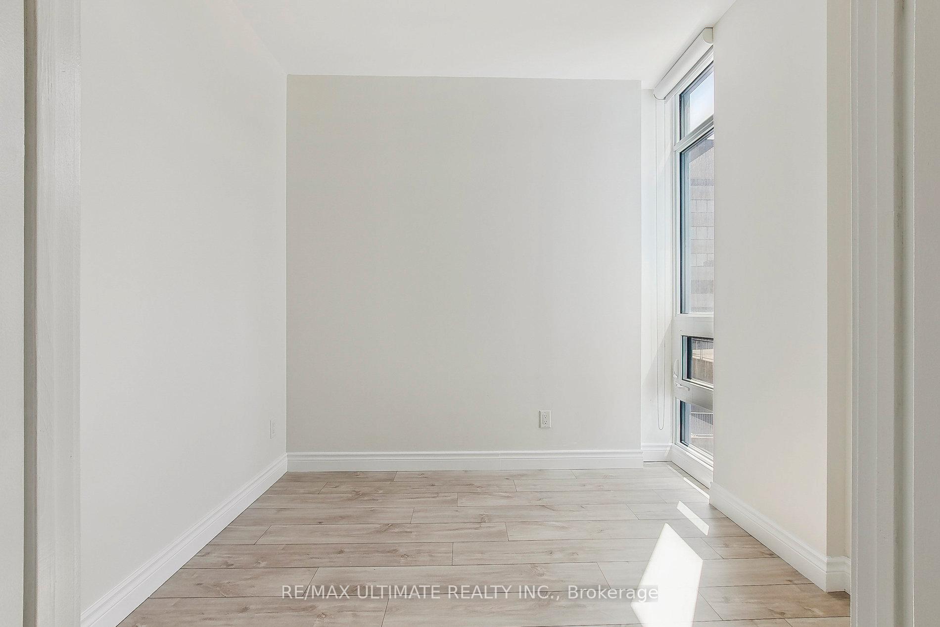 2 Bedrooms Condo at 210 Simcoe, Toronto For sale