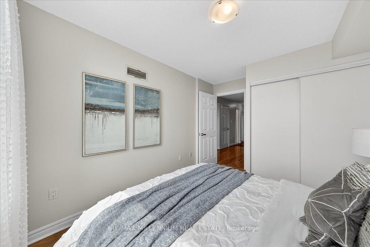 2 Bedrooms Condo at 125 Omni, Toronto For sale