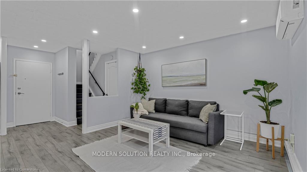 4 Bedrooms Condo at 1016 Falgarwood, Oakville For sale