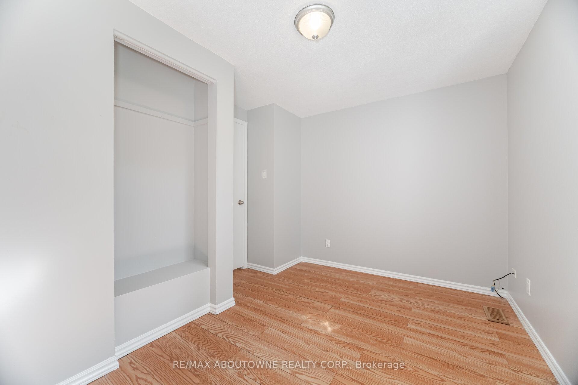 3 Bedrooms Condo at 961 Francis,  Burlington For sale