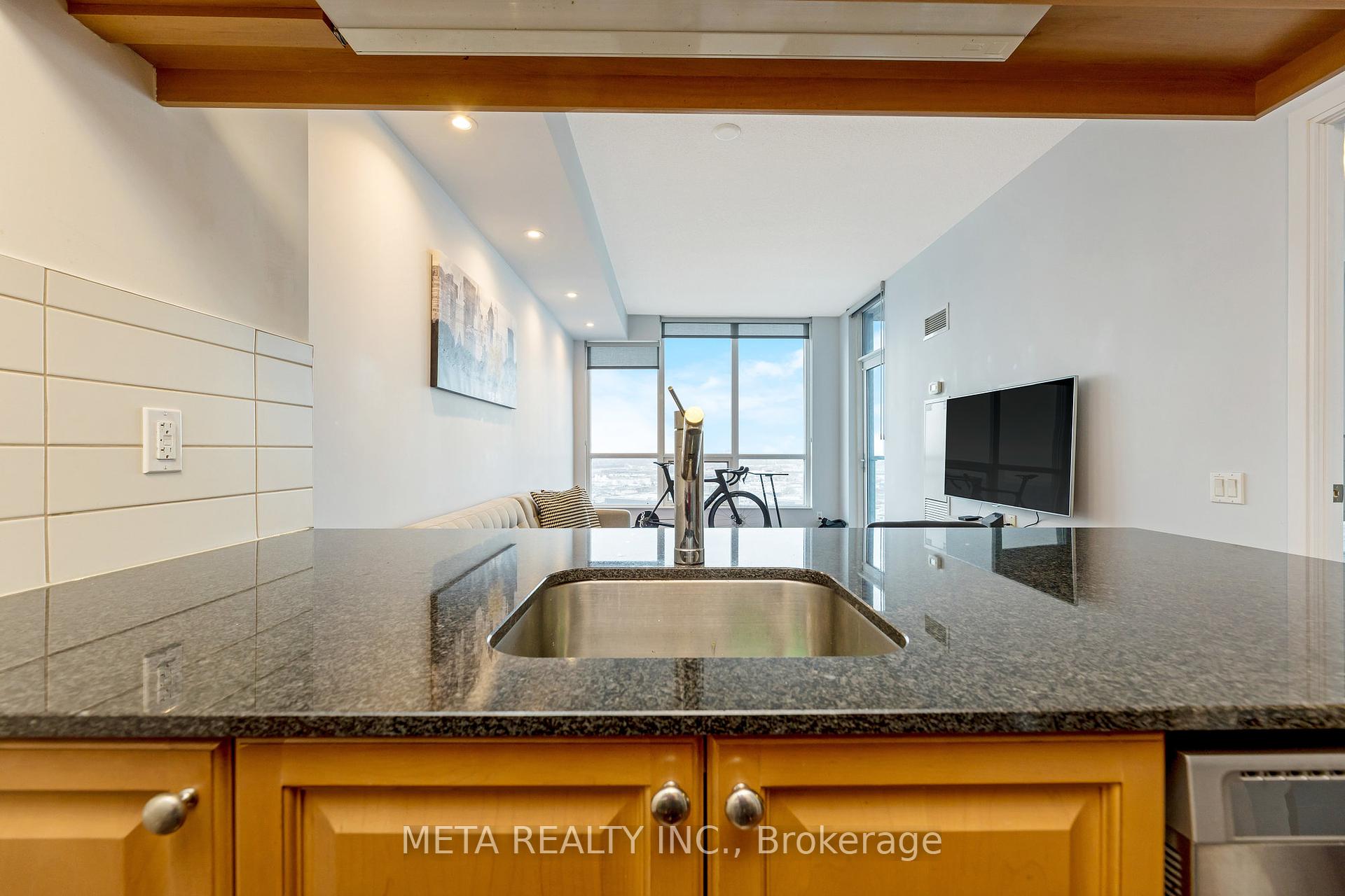 2 Bedrooms Condo at 15 Viking,  Toronto For sale