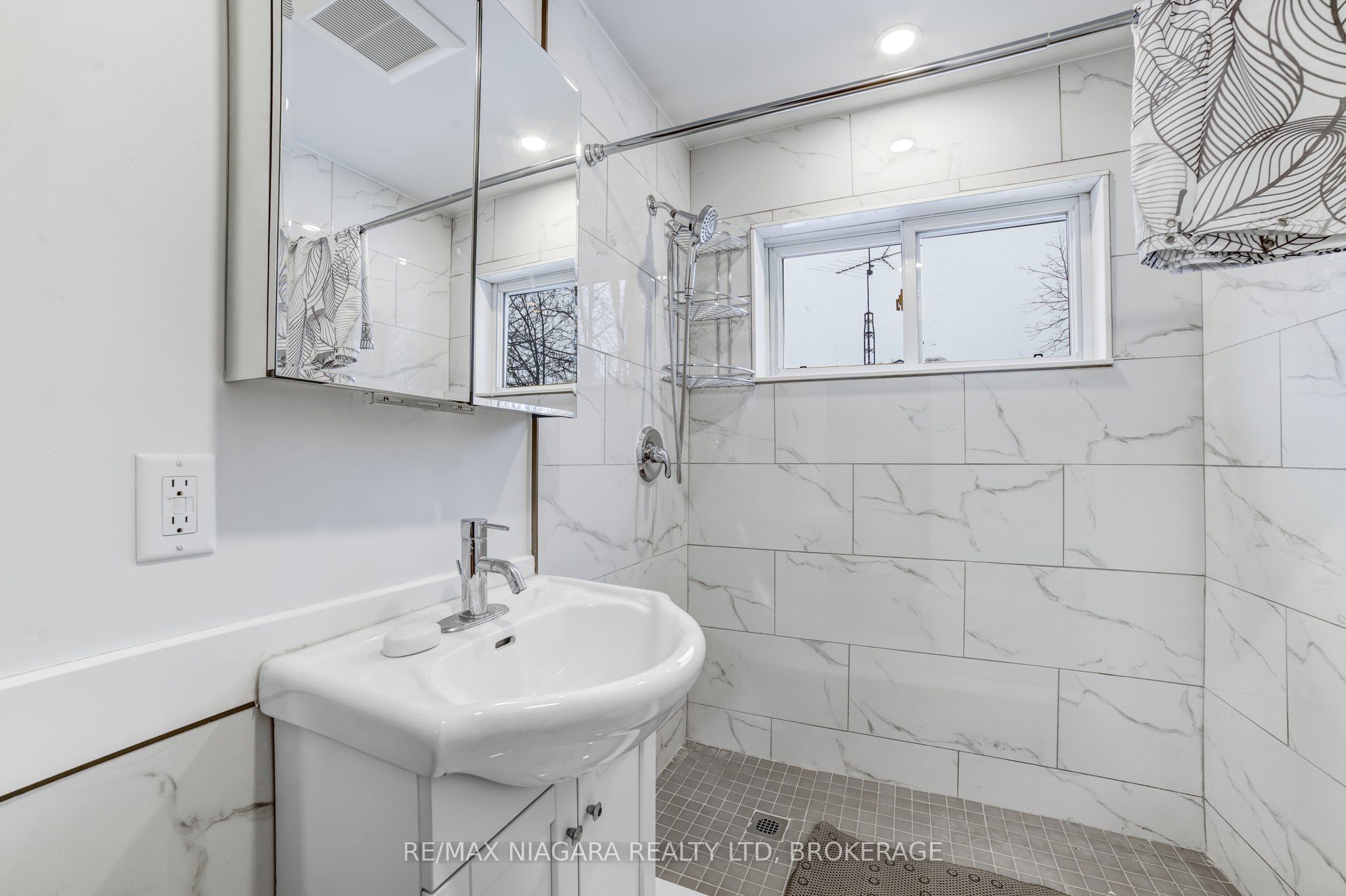 6704 Ailanthus Avenue #MAIN, Niagara Falls 217 - Arad/Fallsview