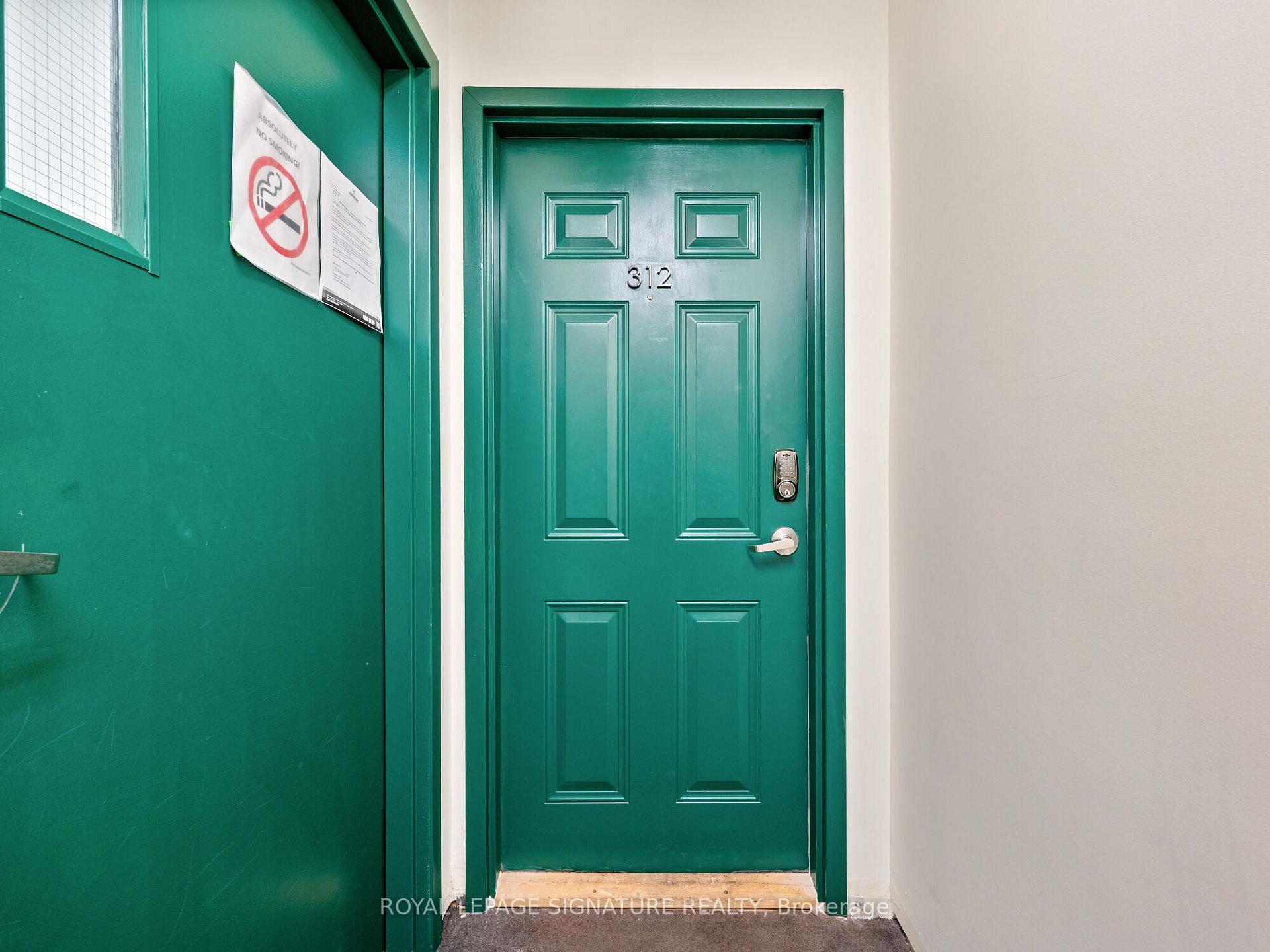2 Bedrooms Condo at 28 Victoria, Hamilton For sale