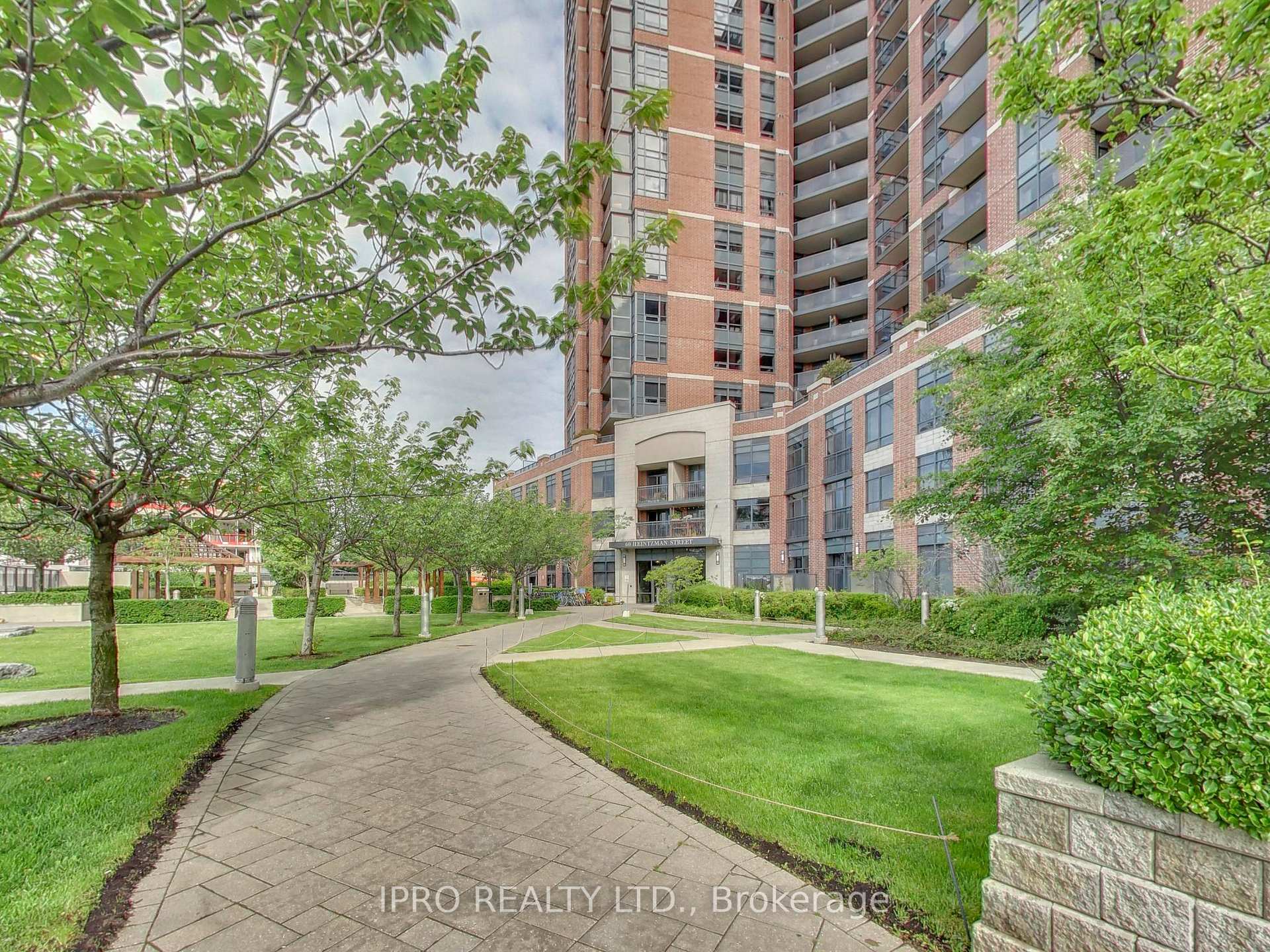 3 Bedrooms Condo at 60 Heintzman, Toronto For sale