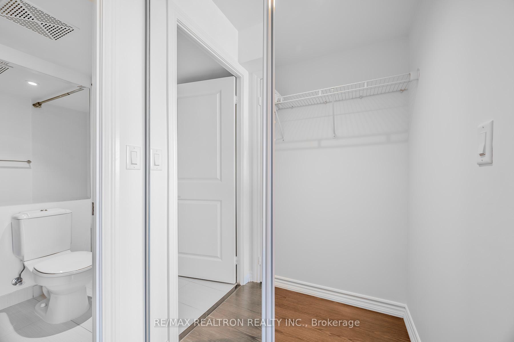 2 Bedrooms Condo at 386 Yonge,  Toronto For sale