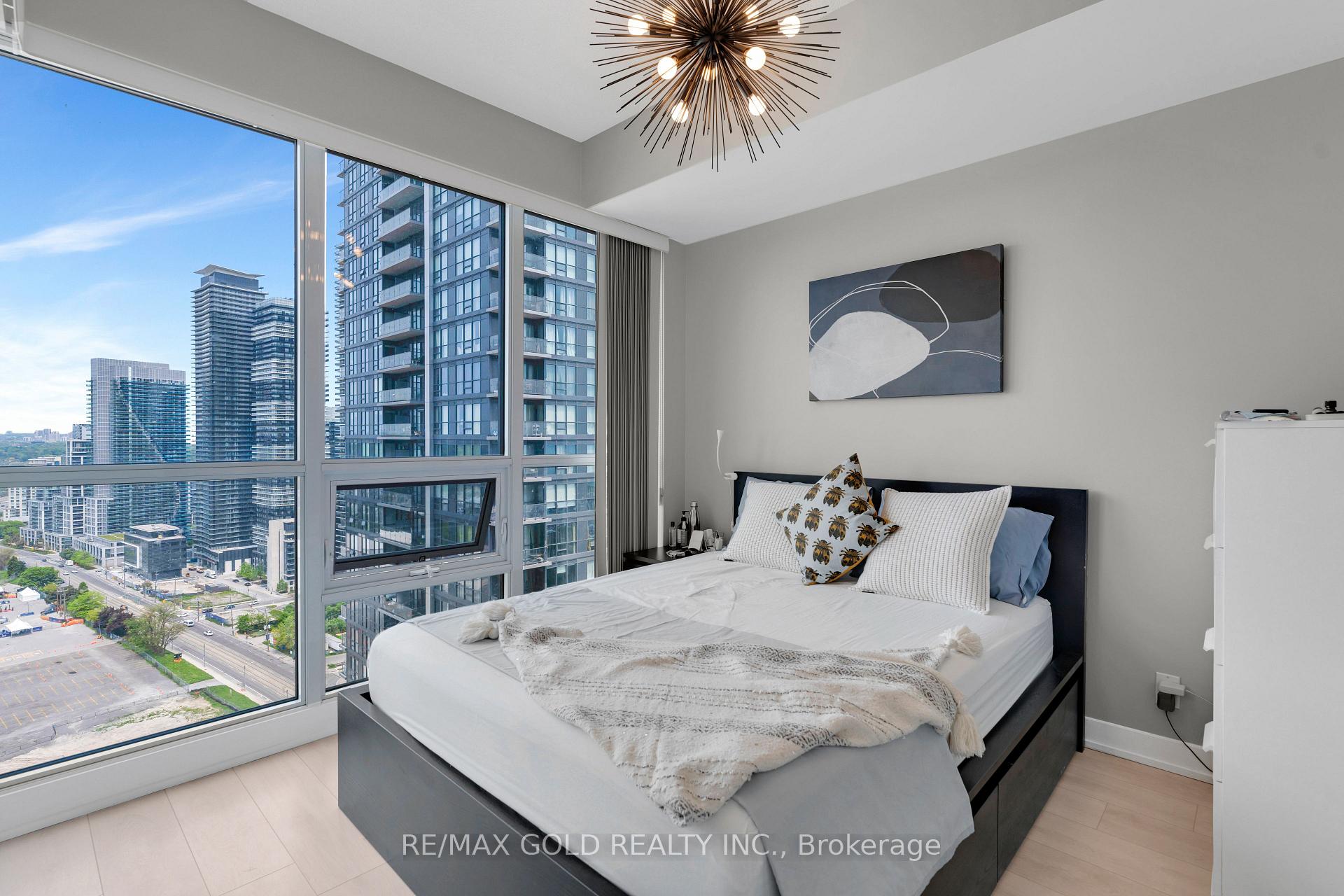 3 Bedrooms Condo at 2212 Lakeshore, Toronto For sale