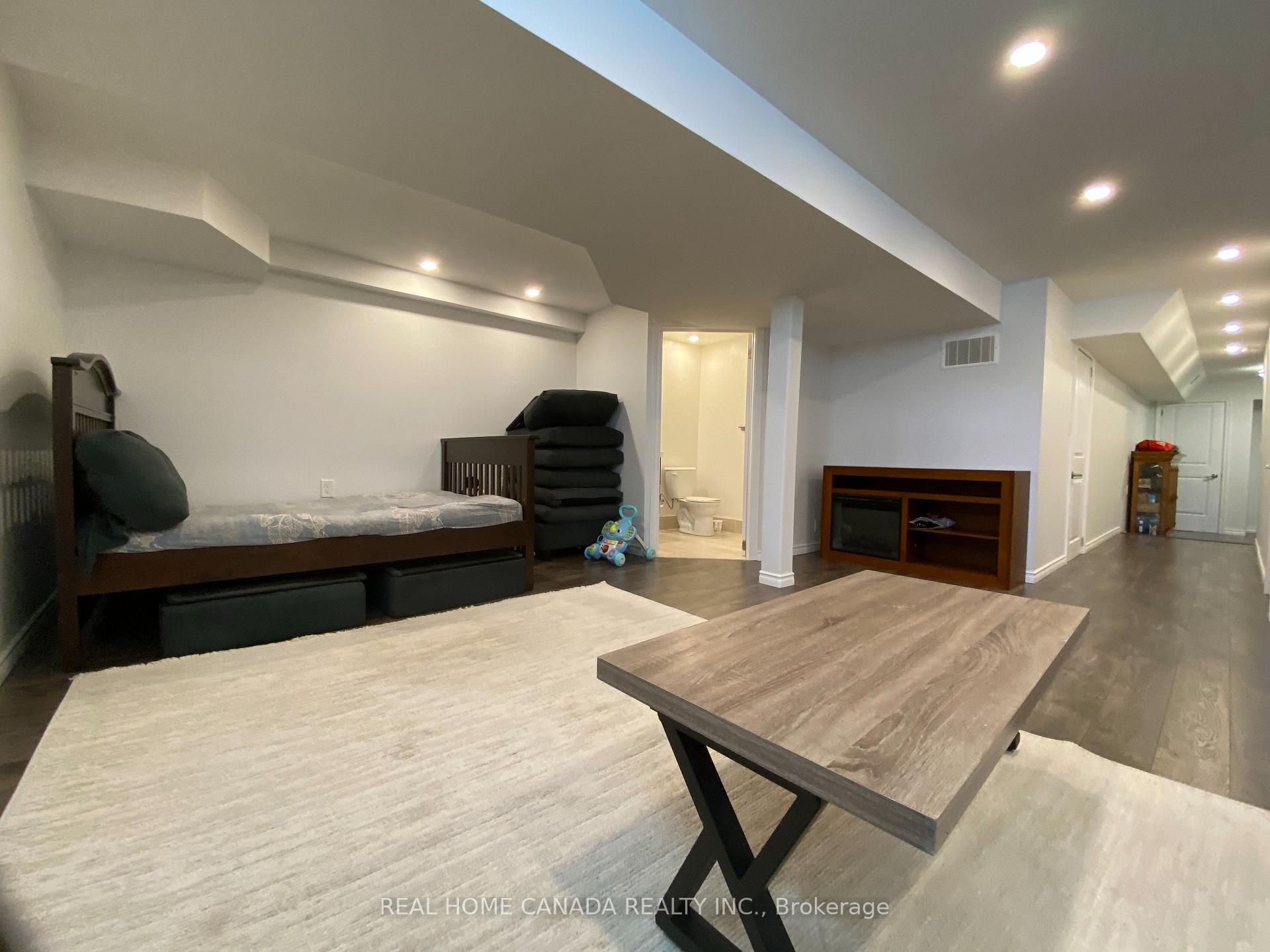 3 Bedrooms Condo at 370 Stonehenge,  Hamilton For sale
