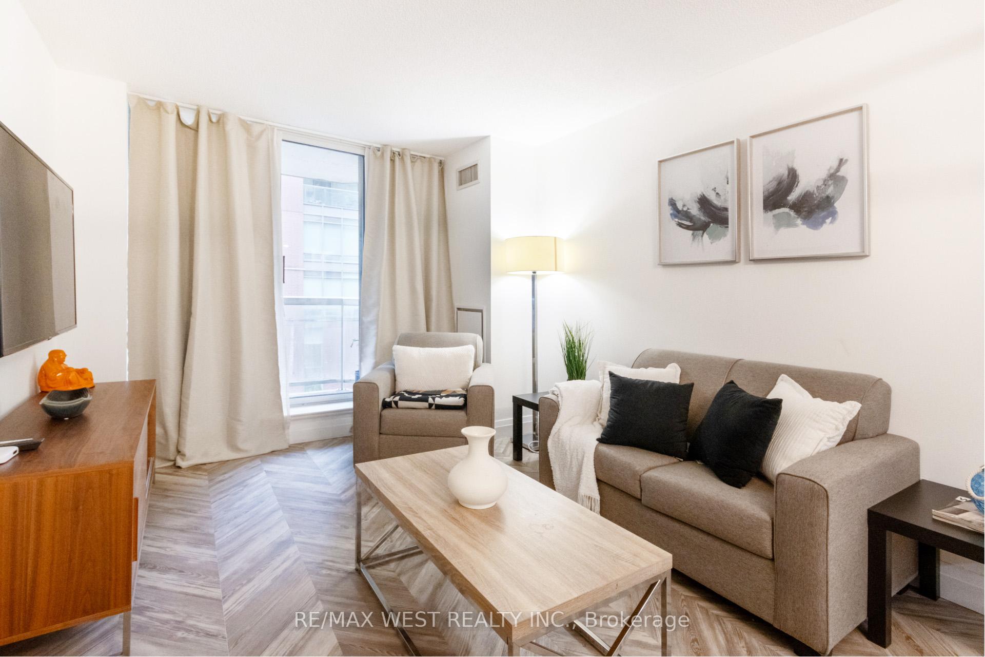 2 Bedrooms Condo at 330 Adelaide, Toronto For sale