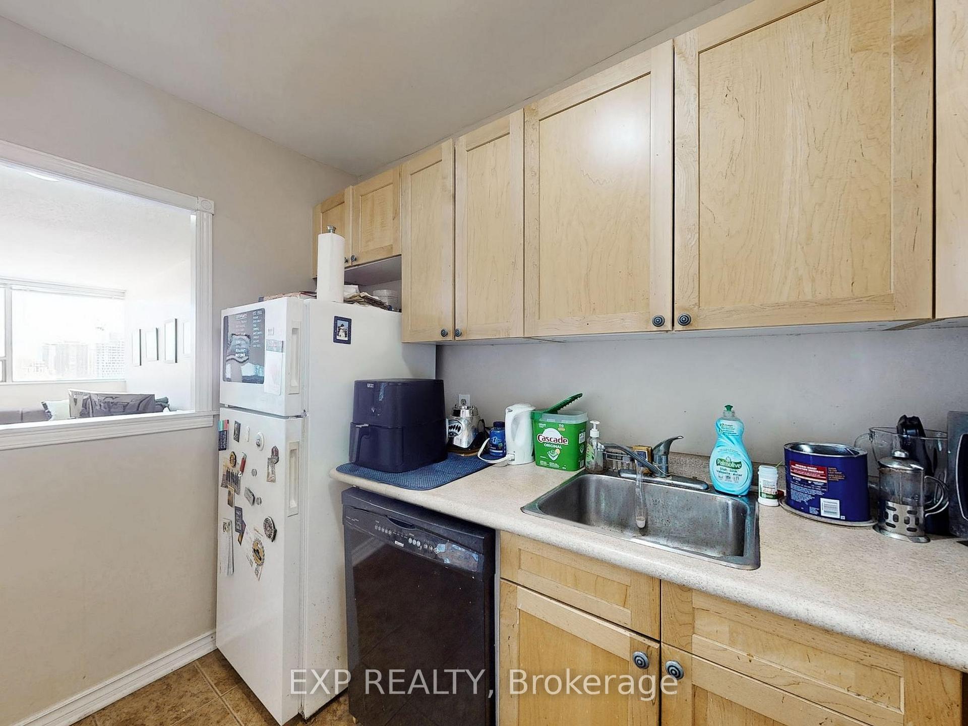 1 Bedroom Condo at 914 Yonge, Toronto For sale
