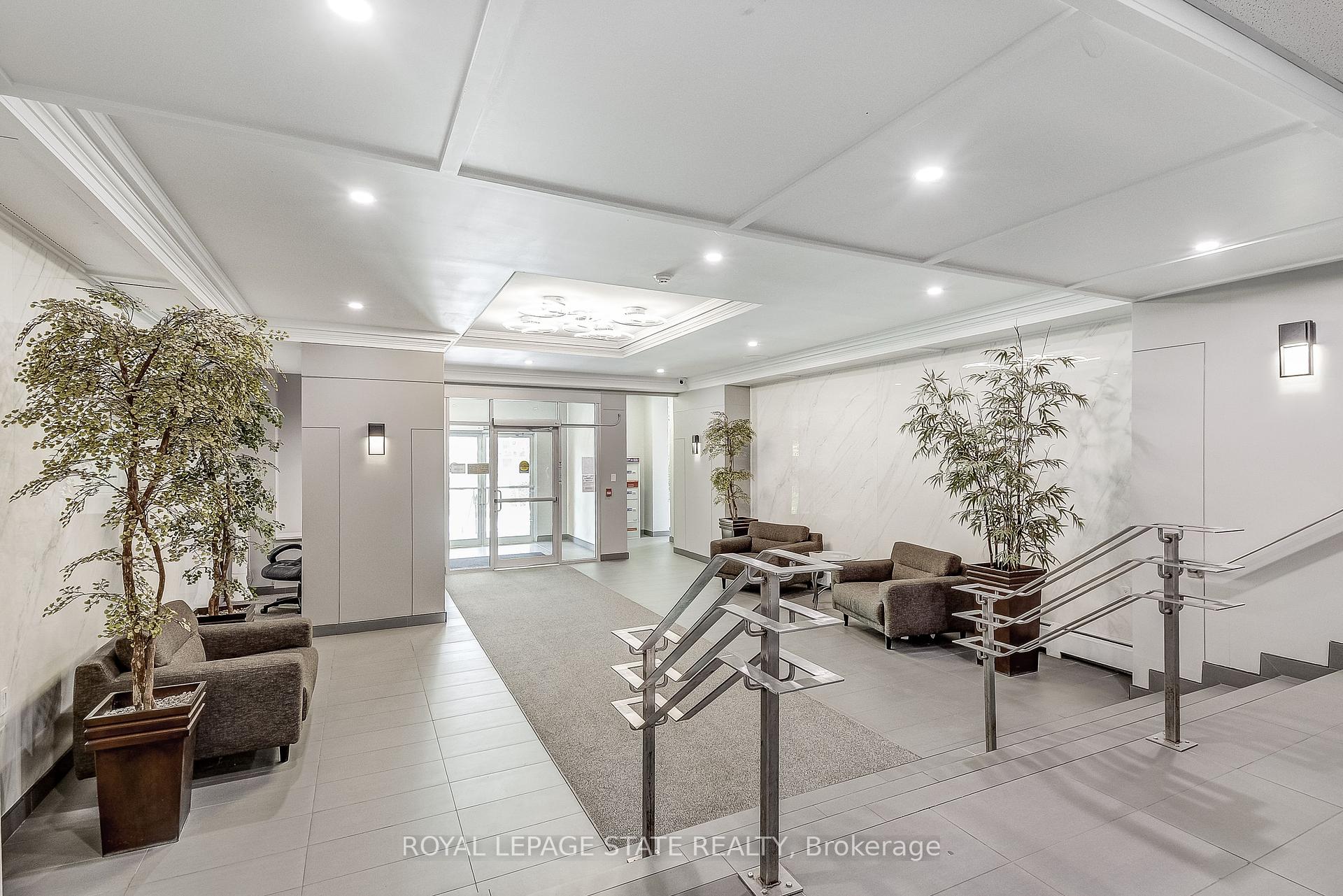 1 Bedroom Condo at 975 Warwick, Burlington For sale