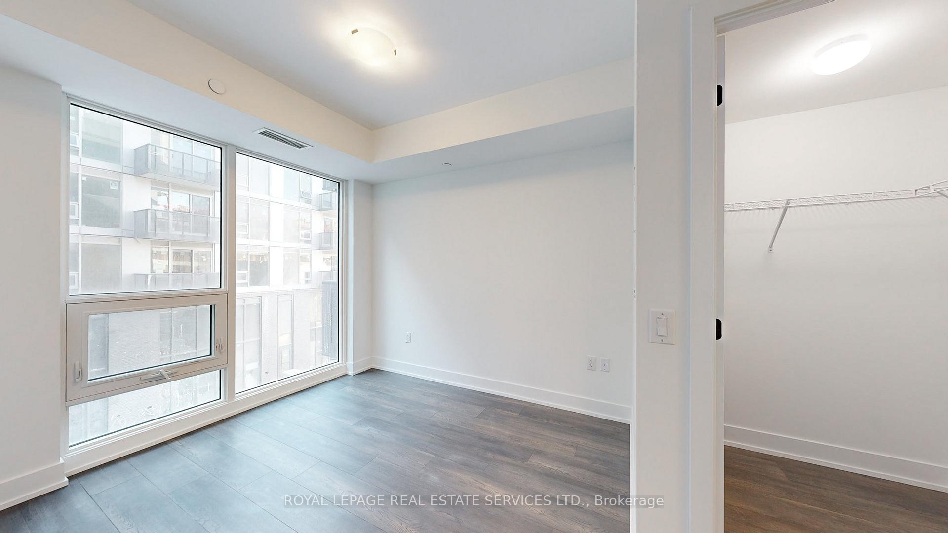 2 Bedrooms Condo at 2450 Old Bronte, Oakville For sale