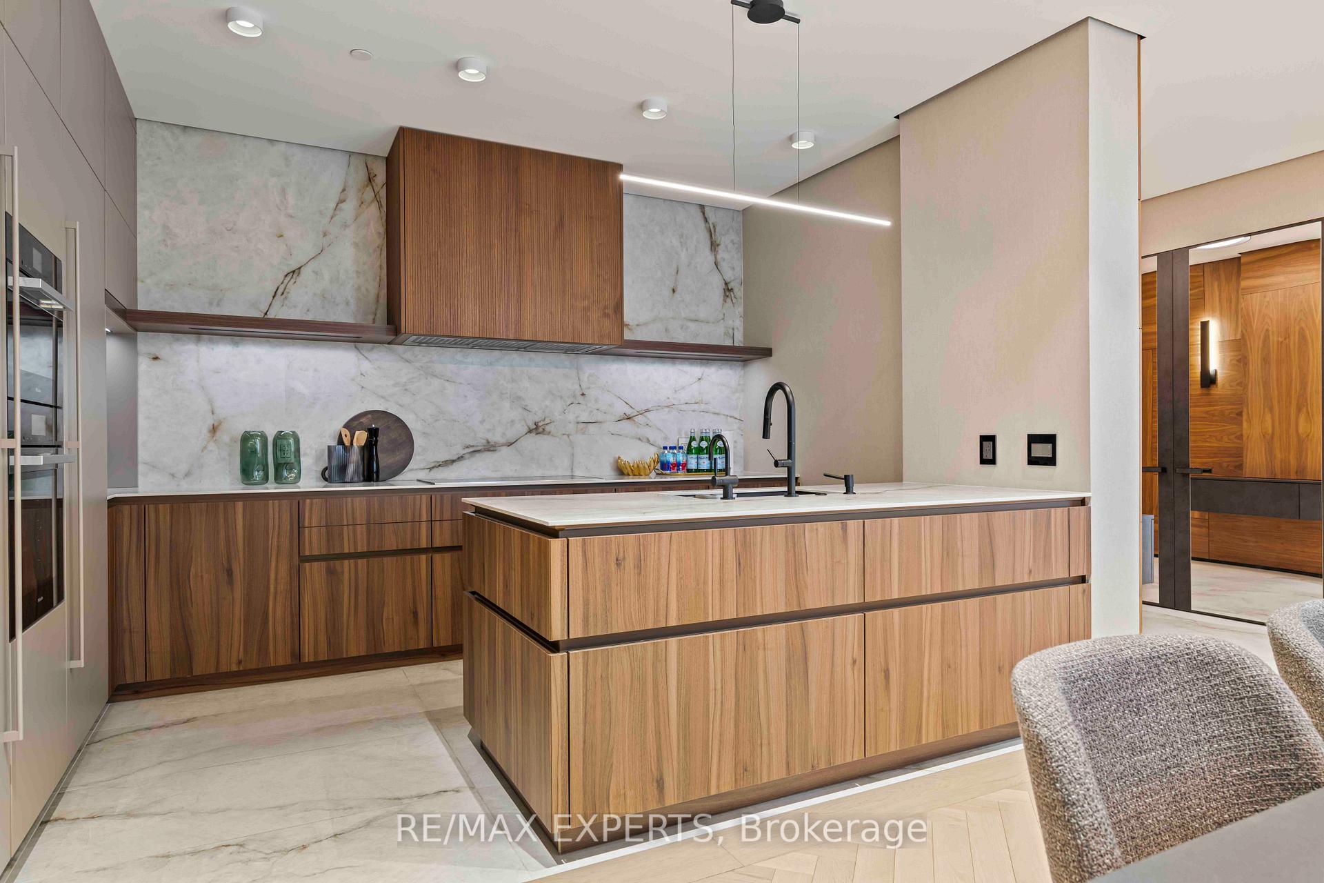 4 Bedrooms Condo at 1700 Avenue, Toronto For sale