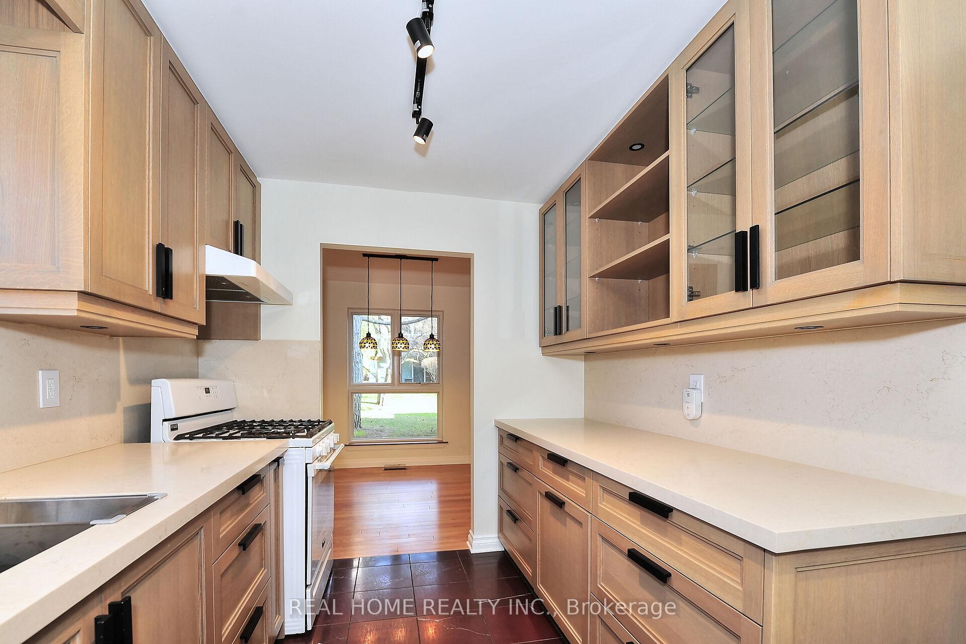 2 Bedrooms Condo at 10 Farina Mill,  Toronto For sale