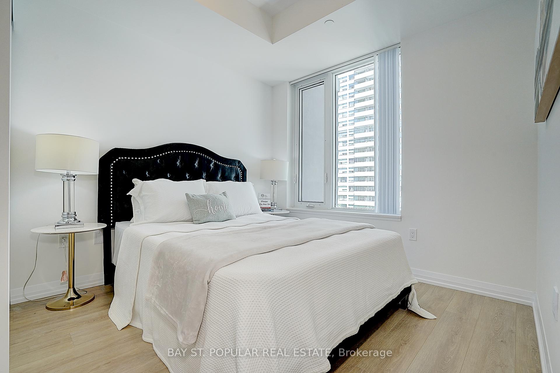 2 Bedrooms Condo at 50 Dunfield, Toronto For sale