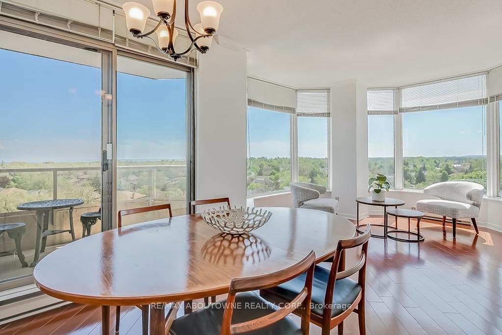 2 Bedrooms Condo at 1903 Pilgrims, Oakville For sale