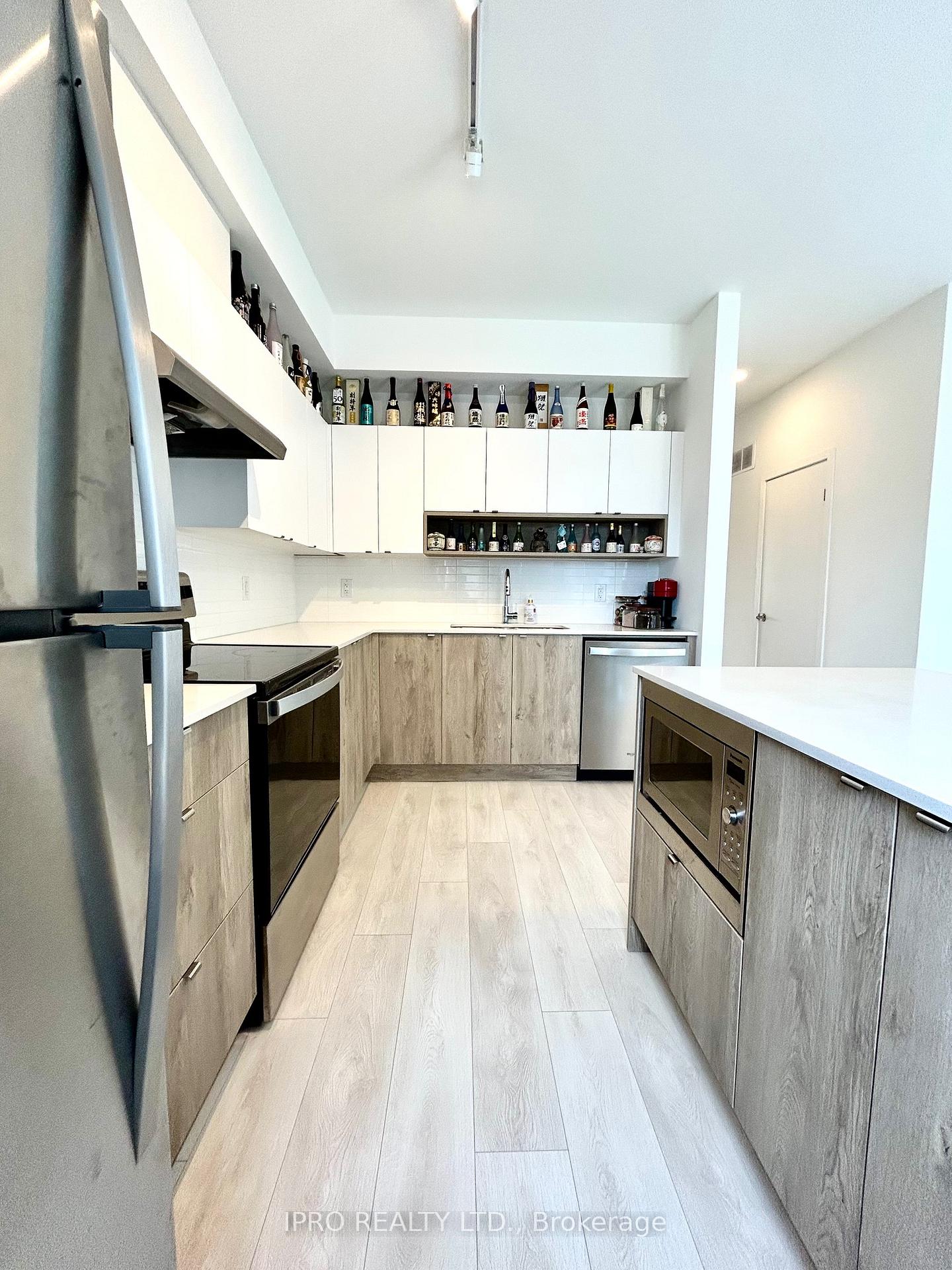 3 Bedrooms Condo at 1095 Cooke, Burlington For sale