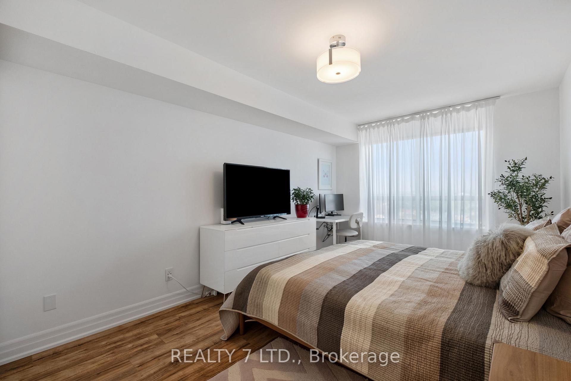 2 Bedrooms Condo at 850 Steeles, Vaughan For sale