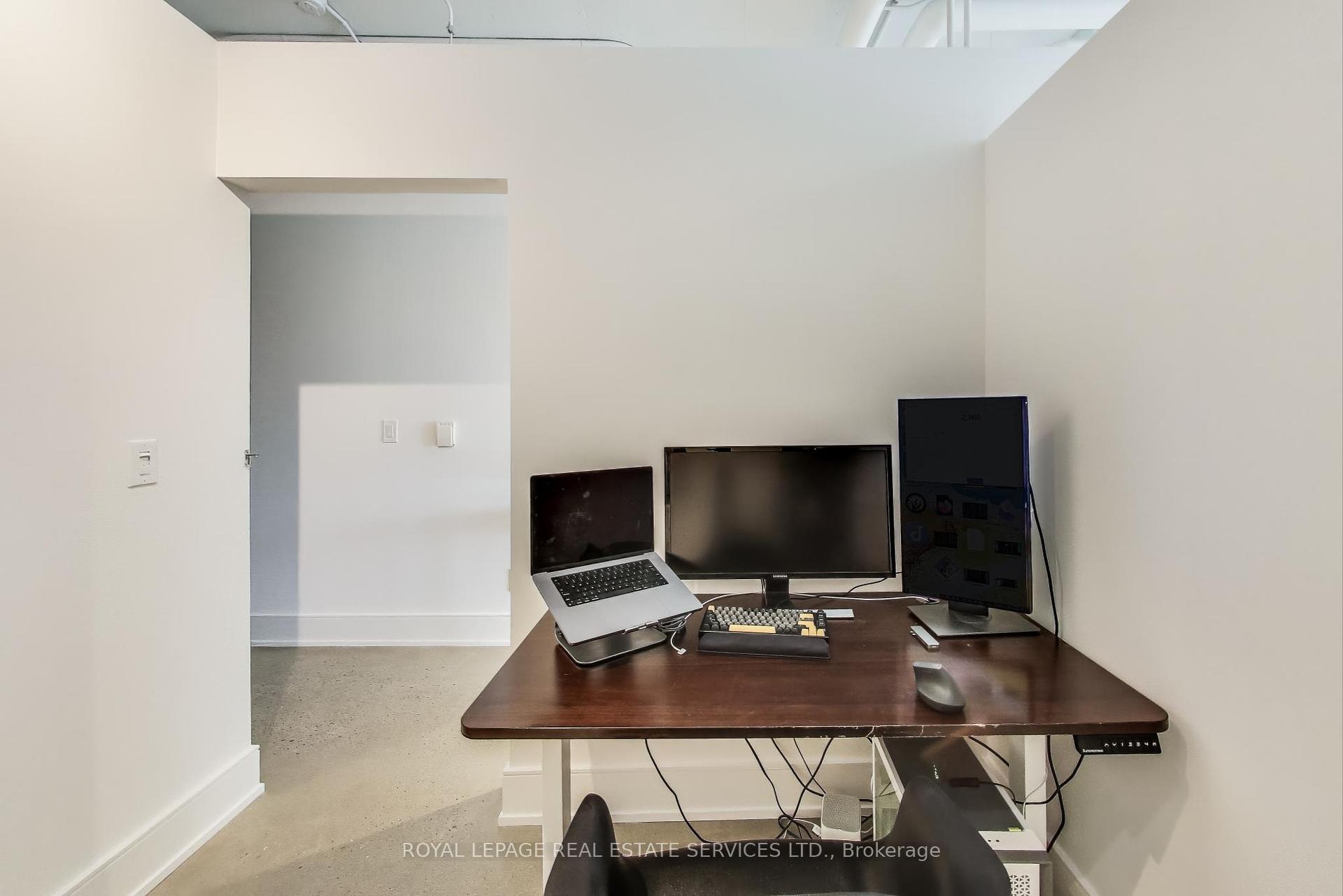 2 Bedrooms Condo at 2 Fieldway, Toronto For sale