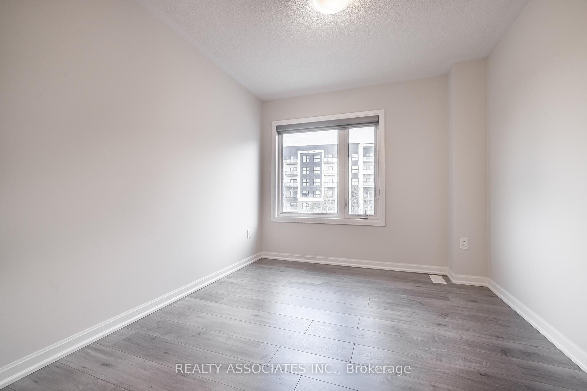 4 Bedrooms Condo at 133 Grovewood, Oakville For sale