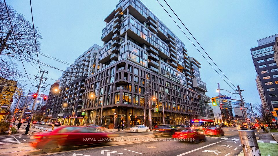 111 Bathurst