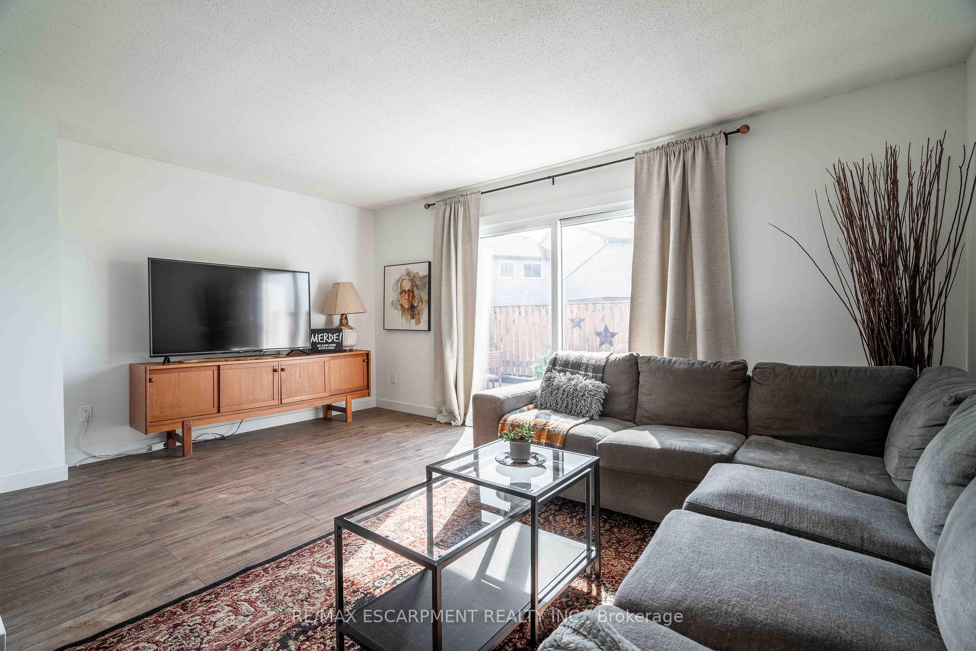 3 Bedrooms Condo at 1190 Upper Ottawa, Hamilton For sale