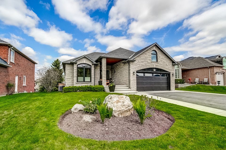 32 Glenforest Drive, Vaughan, ON L4J 8K5