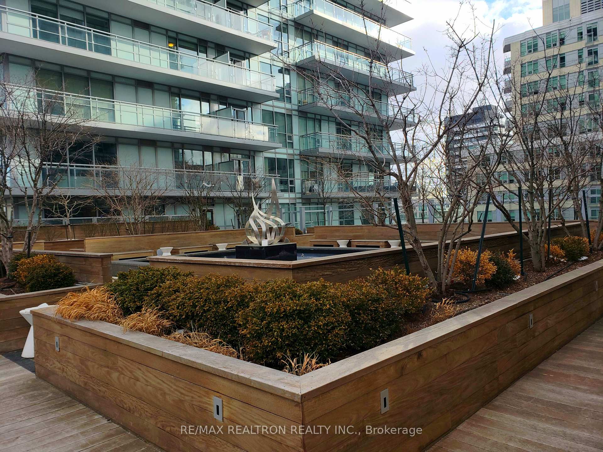 2 Bedrooms Condo at 89 Dunfield, Toronto For sale