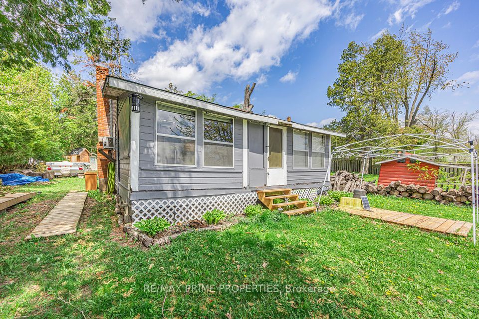 1947 Woods Bay Road, Severn, ON L3V 6H3