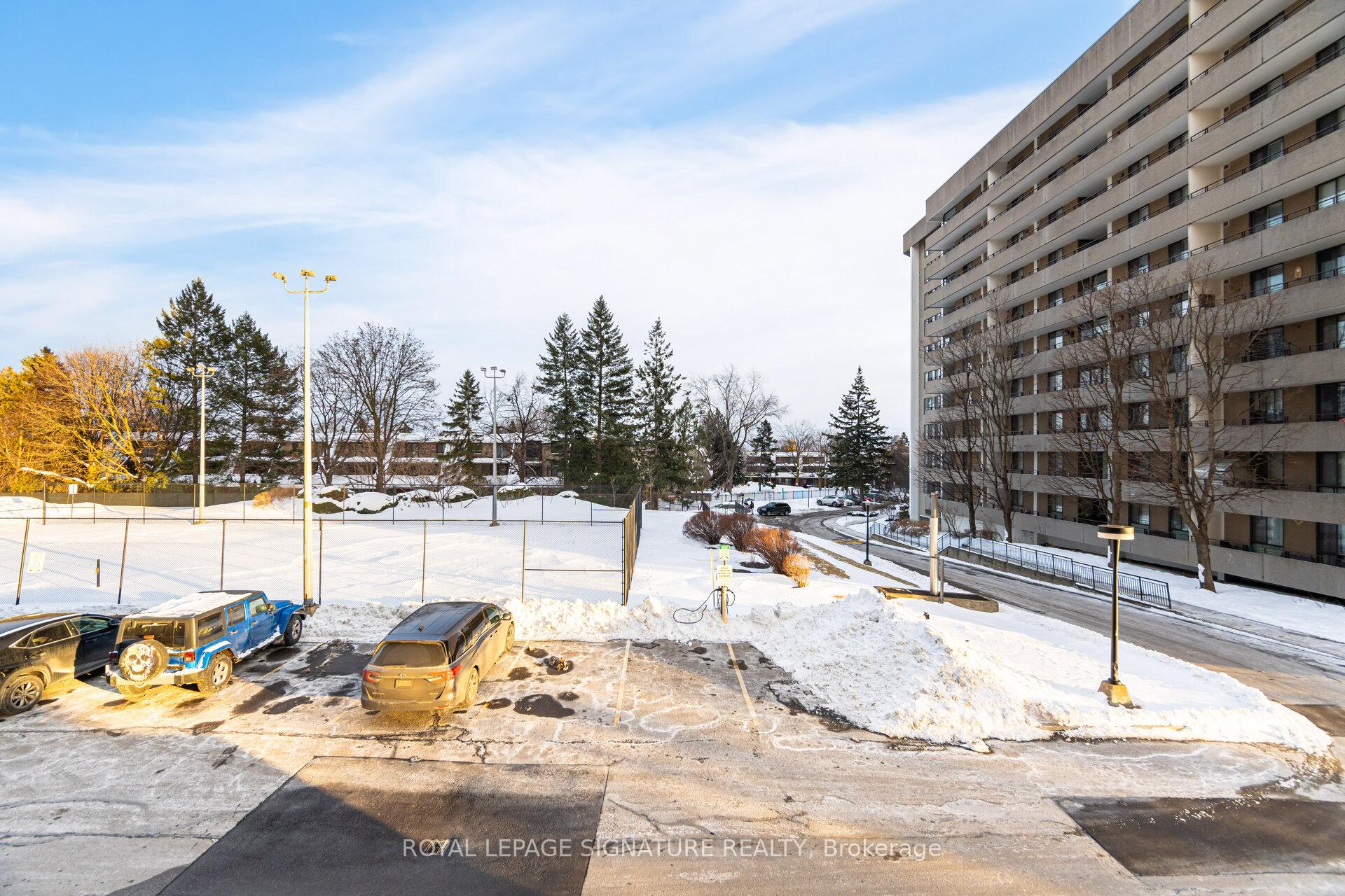 4 Bedrooms Condo at 1300 Mississauga Valley,  Mississauga For sale
