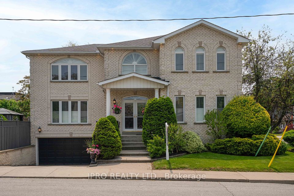 1043 Greenwood