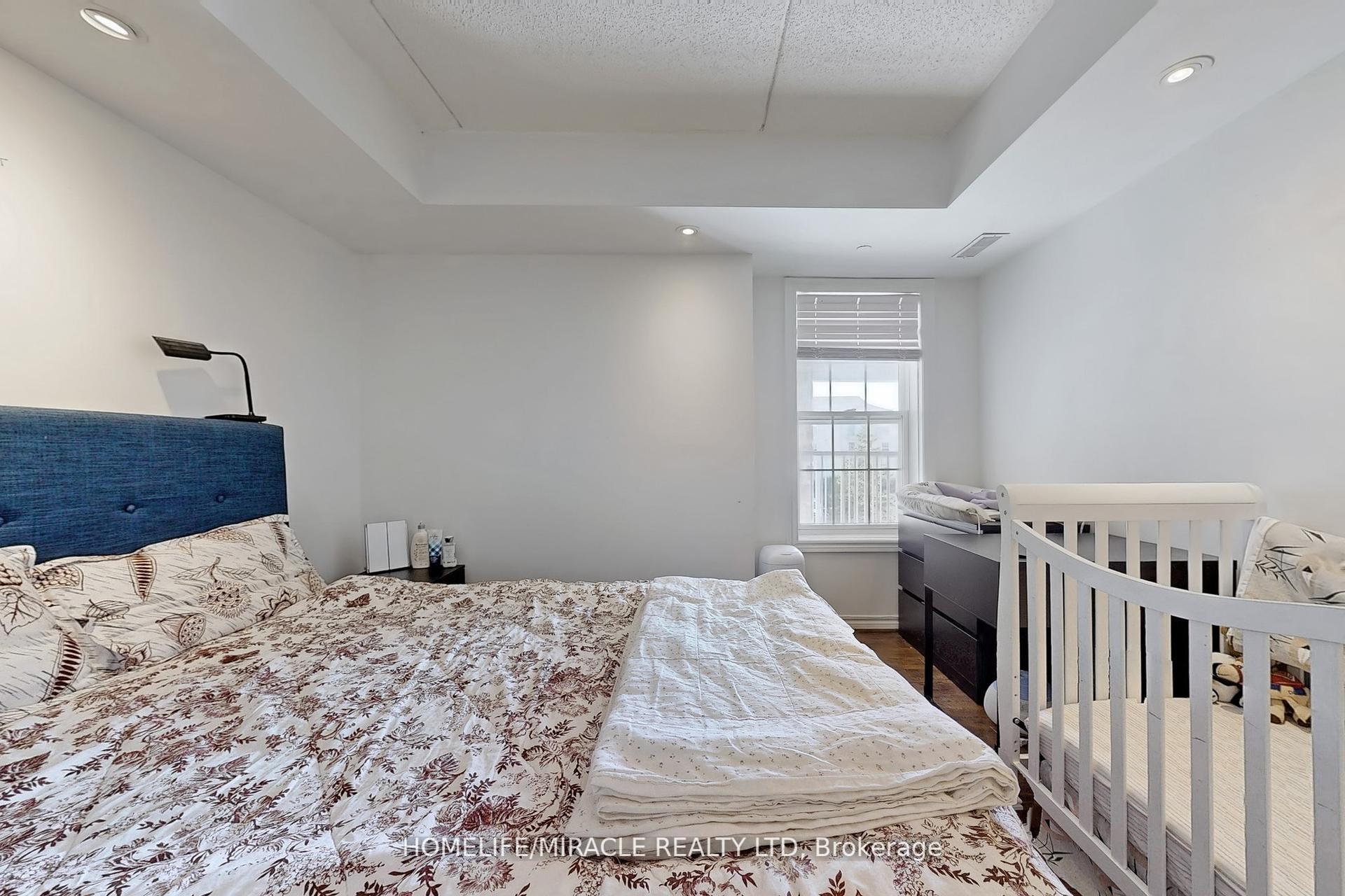 2 Bedrooms Condo at 1440 Bishops, Oakville For sale