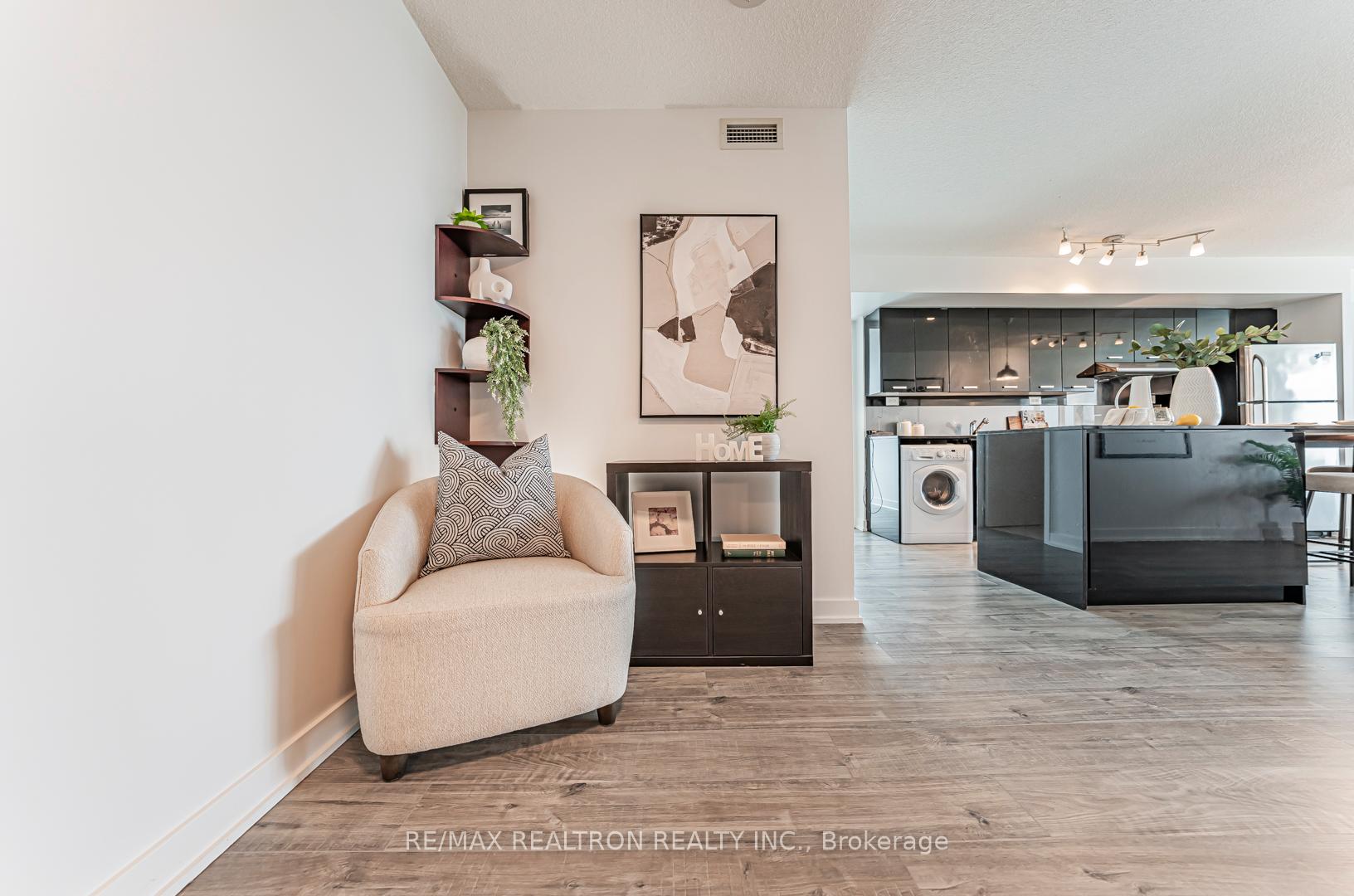 3 Bedrooms Condo at 29 Singer, Toronto For sale