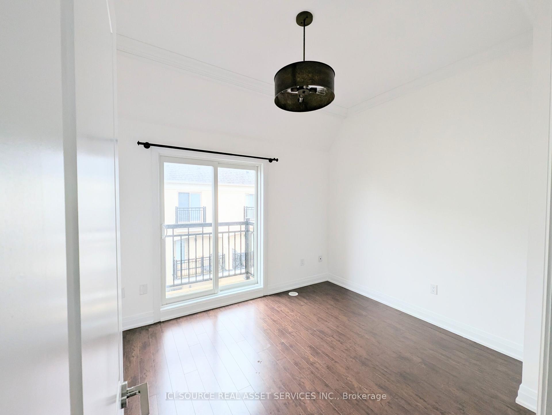 2 Bedrooms Condo at 3077 Cawthra,  Mississauga For sale