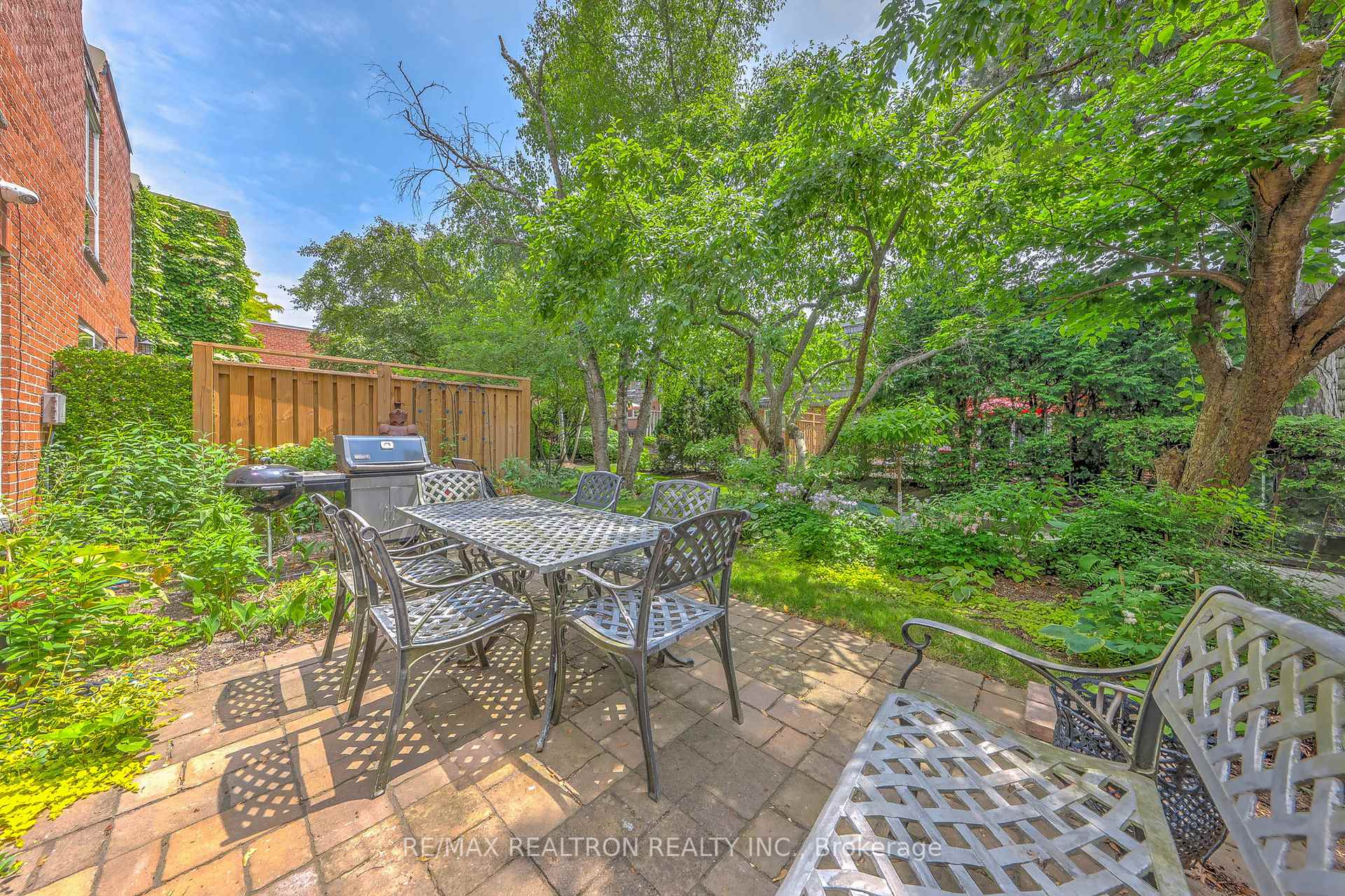 5 Bedrooms Condo at 14 Anvil Millway, Toronto For sale