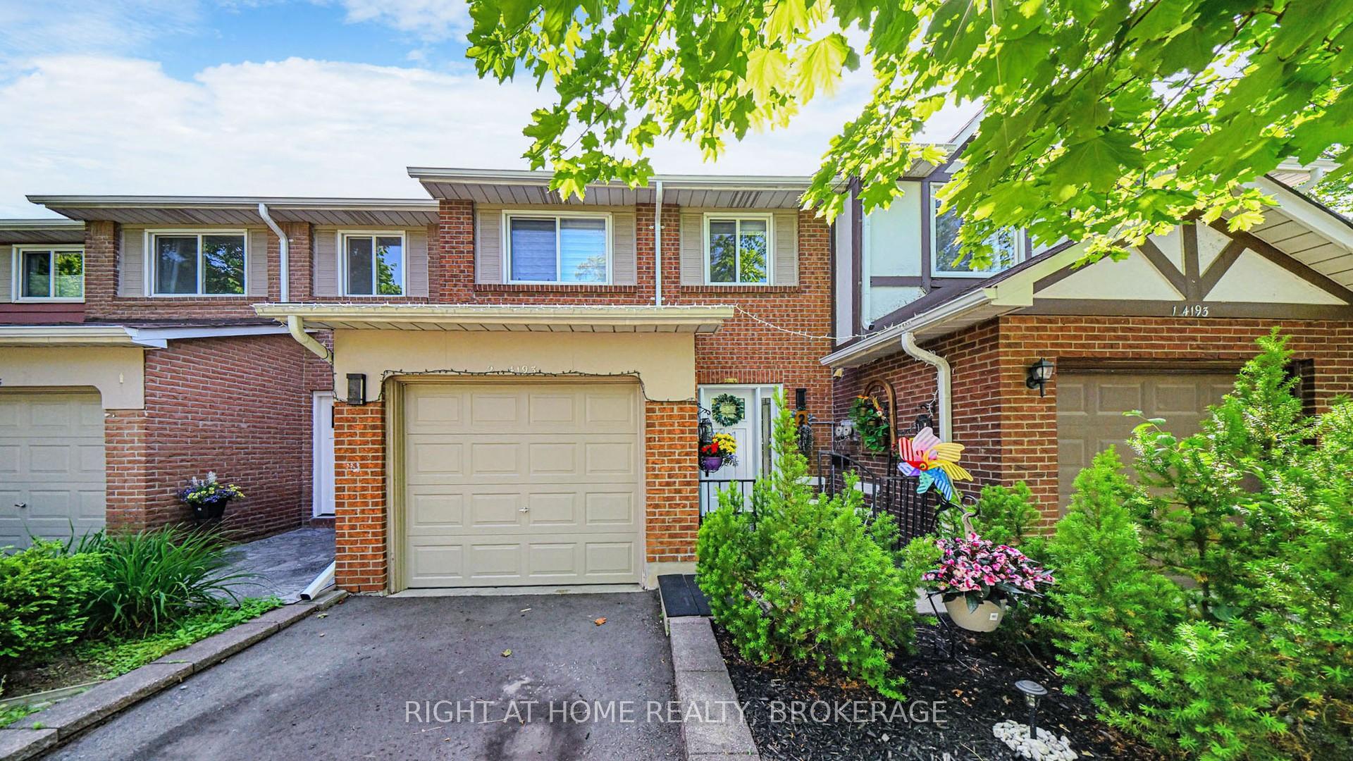 4 Bedrooms Condo at 4193 Longmoor, Burlington For sale